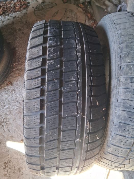 Vând cauciucuri de iarna 255/60 r17