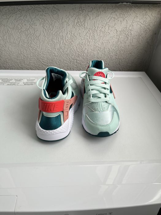 Дамски оригинални маратонки на найк