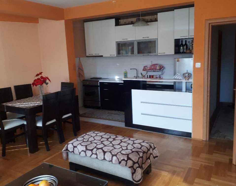 Дава се под наем Двустаен апартамент в Бургас, Победа - 60 кв.м за 331.5 € - Снимка #2