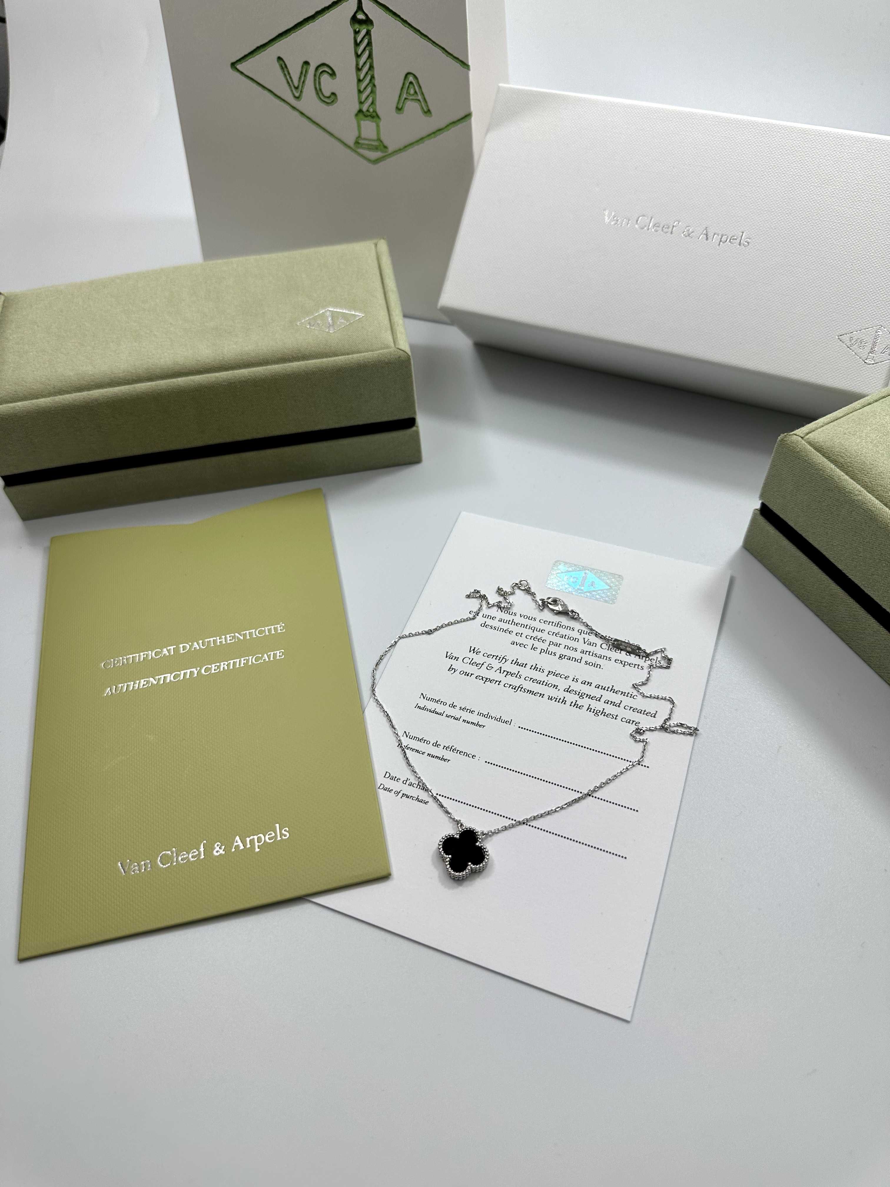 Colier Van Cleef & Arpels Aur Alb 750 Onyx