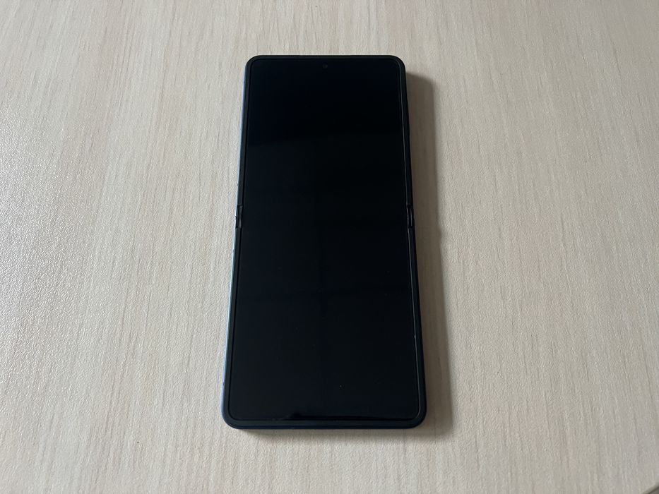 Продавам Samsung Galaxy Z Flip7 256/12GB