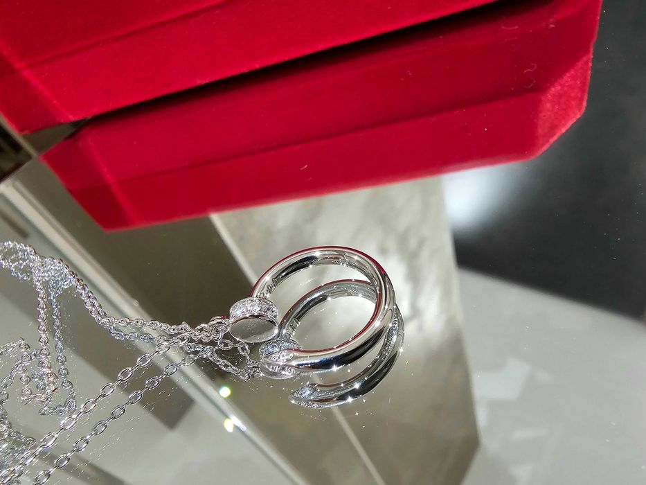 CARTIER Nail Juste un Clou Silver Diamonds Pendant Дамско Колие Пирон
