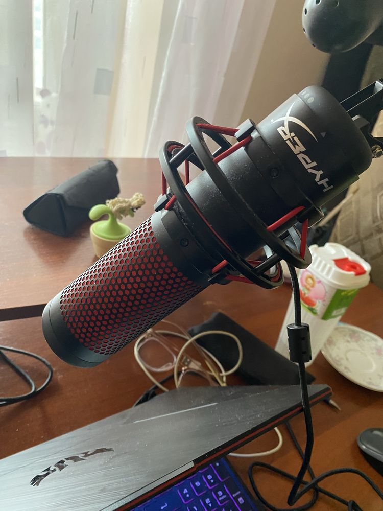 HyperX Quadcast микрофон
