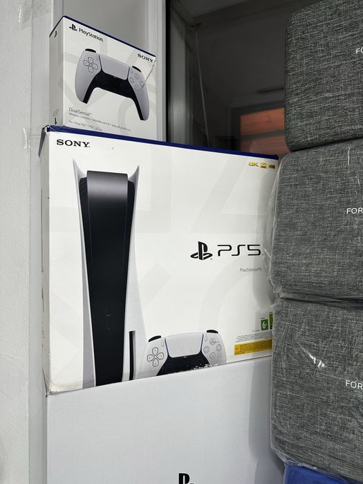 Playstation 5 в идеально состоянии +5игры в подарок