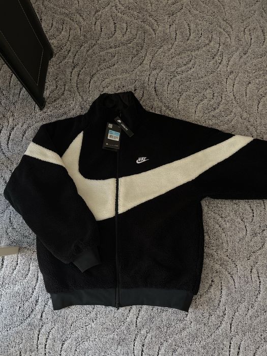 Двулицево яке Nike