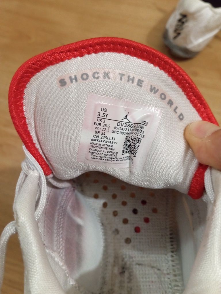Детски баскетболни маратонки Nike Jordan