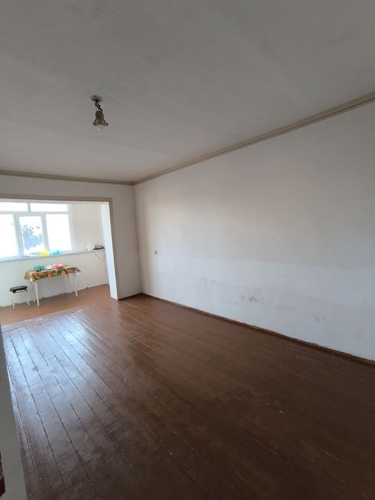 Продается квартира в центре города Янгиюля (Персидский).