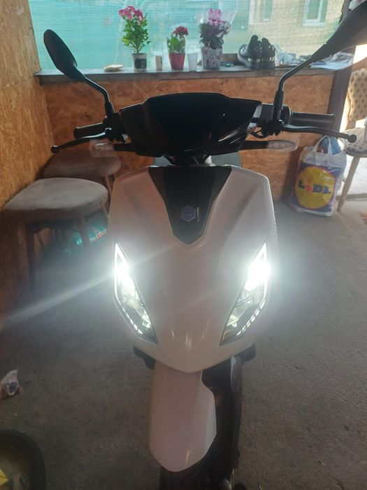 Vând scuter Piaggio electric