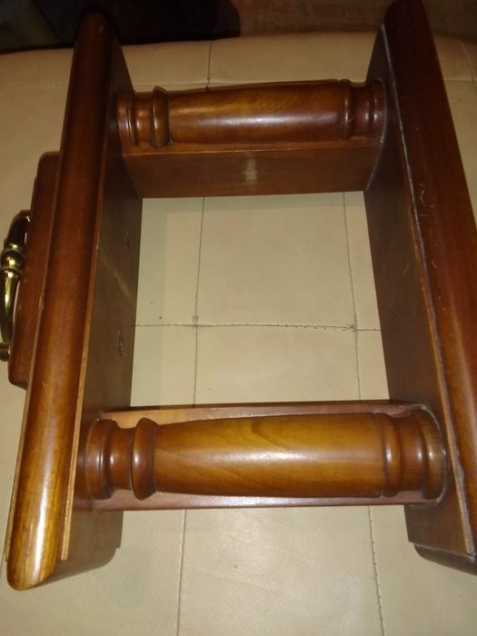 Настолна поставка за бюро