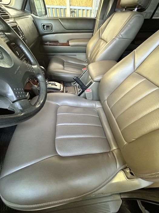 Сидения передние Nissan Patrol Y61