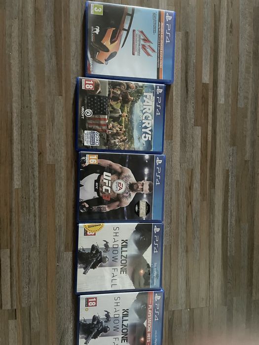 Play station 4 slim с два джойстика и игри