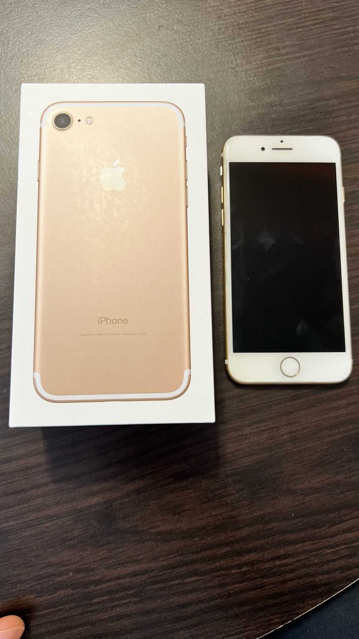 Vand Iphone 7 Gold, stare excelenta!