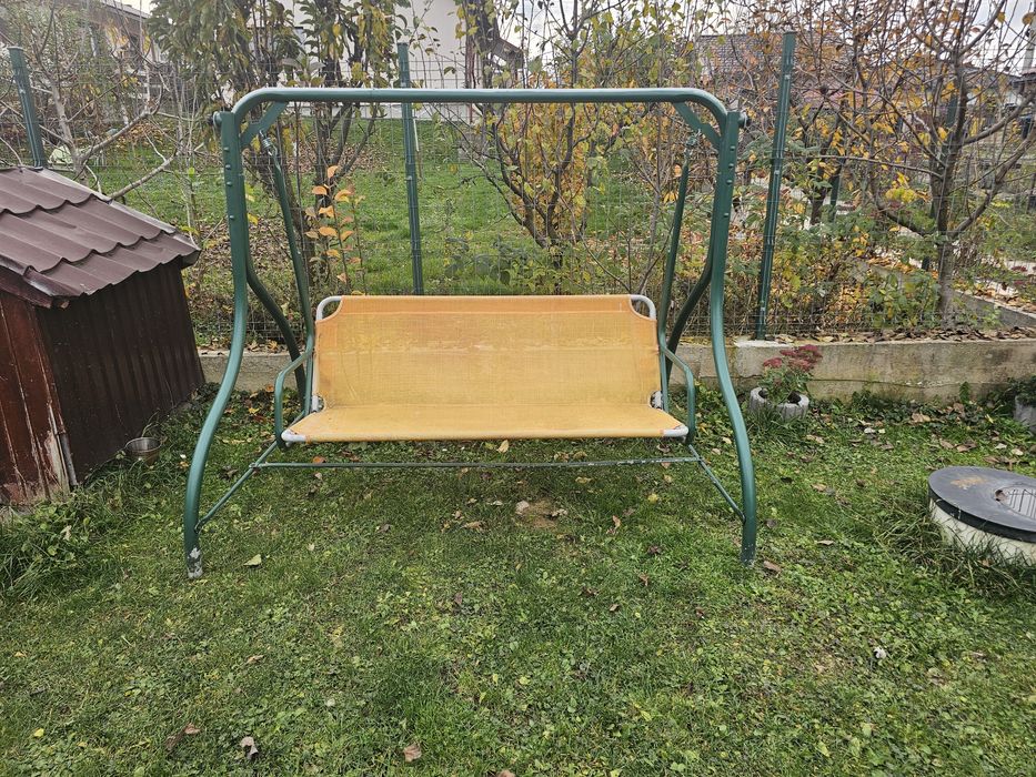 Balansoar cu banca din fier fără acoperiș stare buna