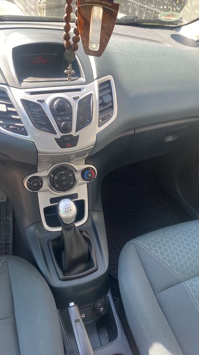 Vând Ford fiesta
