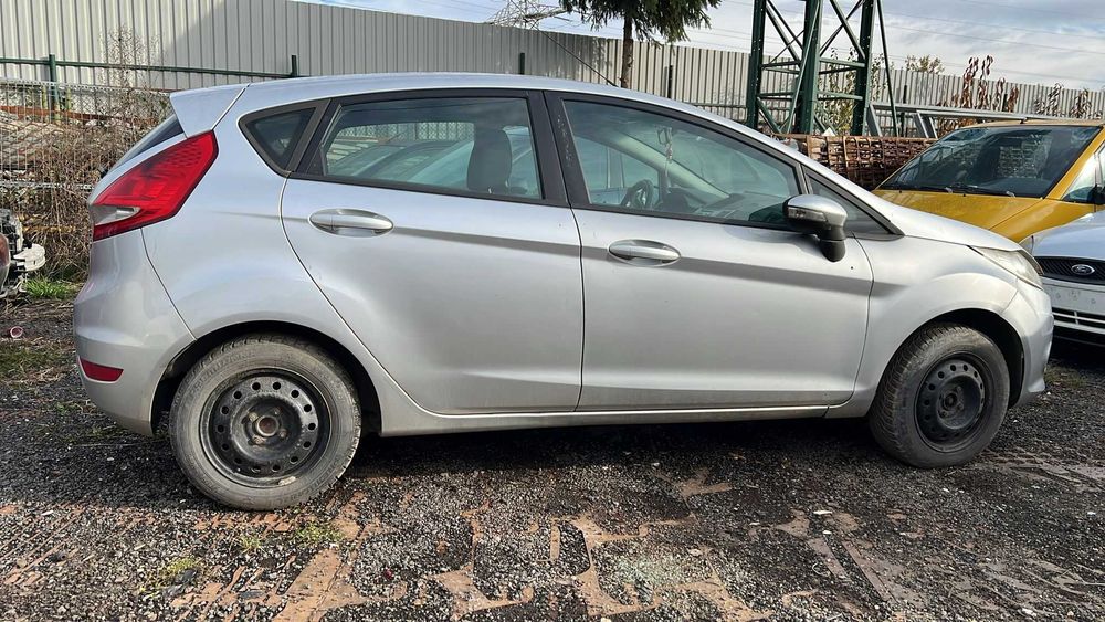 Dezmembrez la pret avantajos autoturism Ford Fiesta