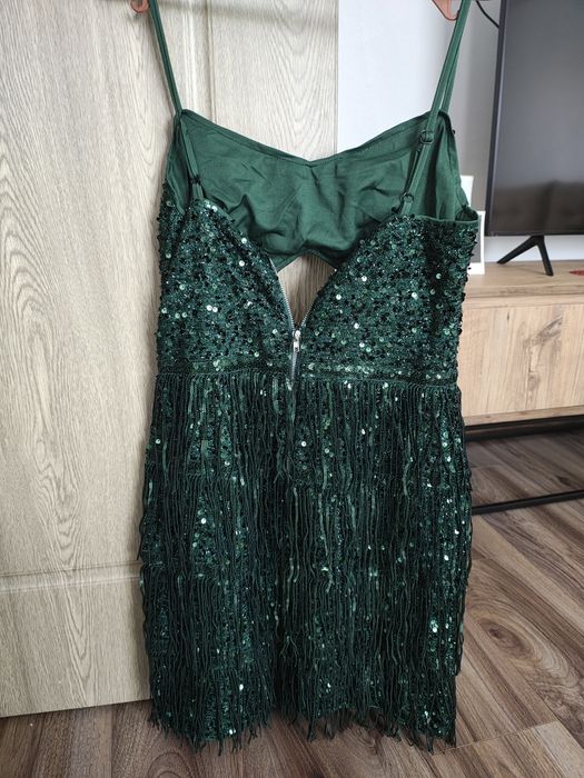 Rochie verde smarald, scurtă, cu paiete și franjuri