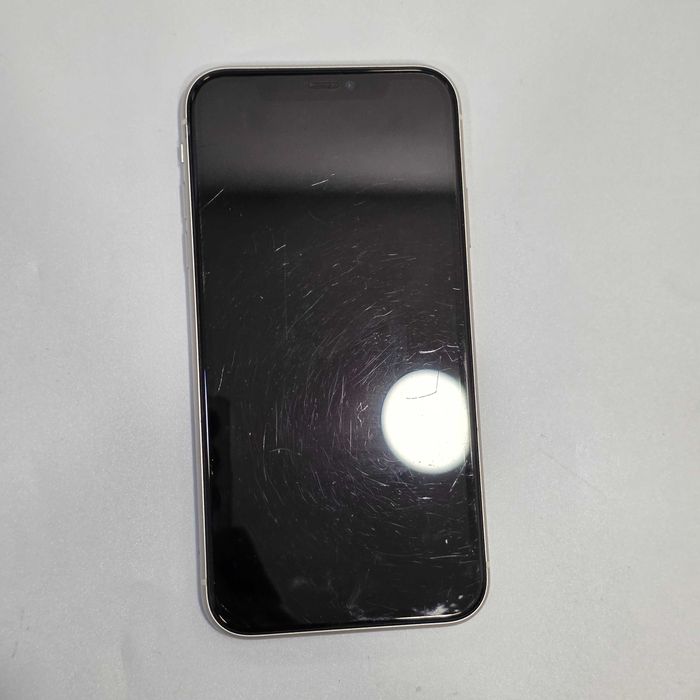 Hope Amanet P8 - iPhone 11 128GB / 81% / Ecran zgariat