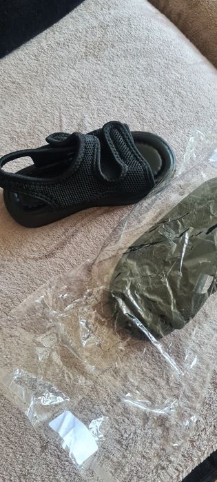 Продам детские сандали