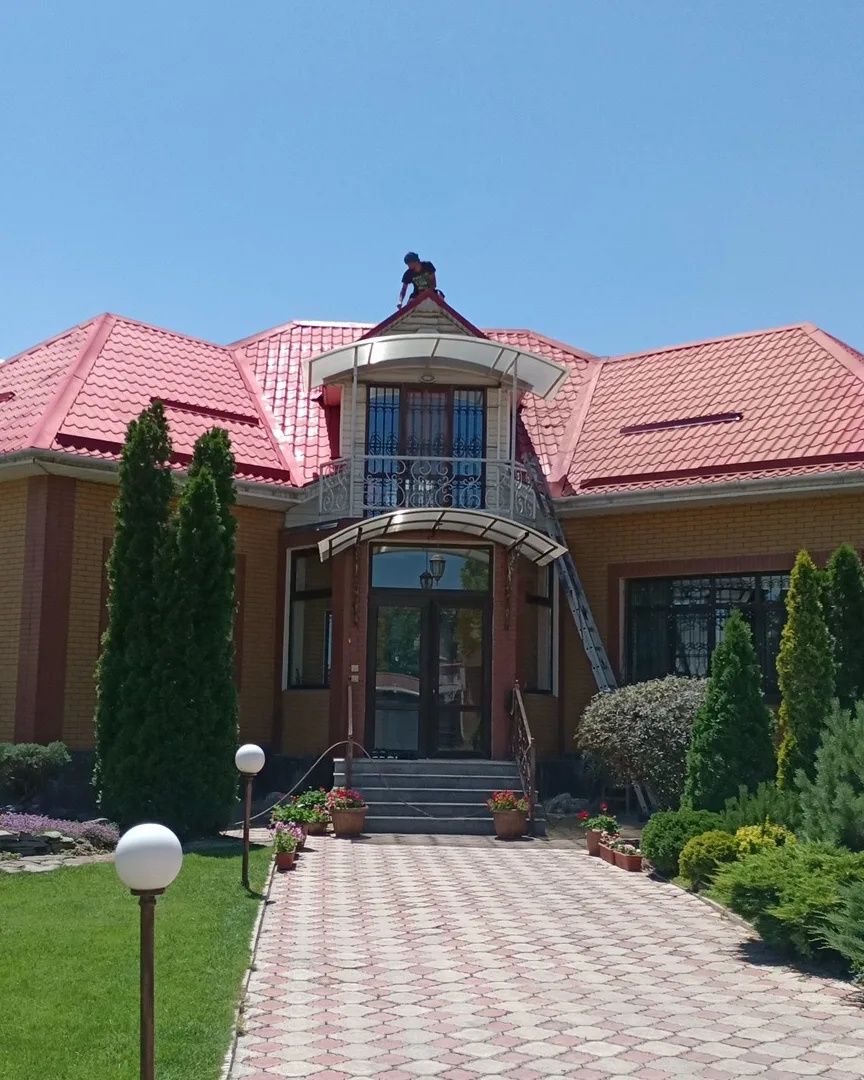 Покраска крыши, фасада здания, франтона, , забора, варот,