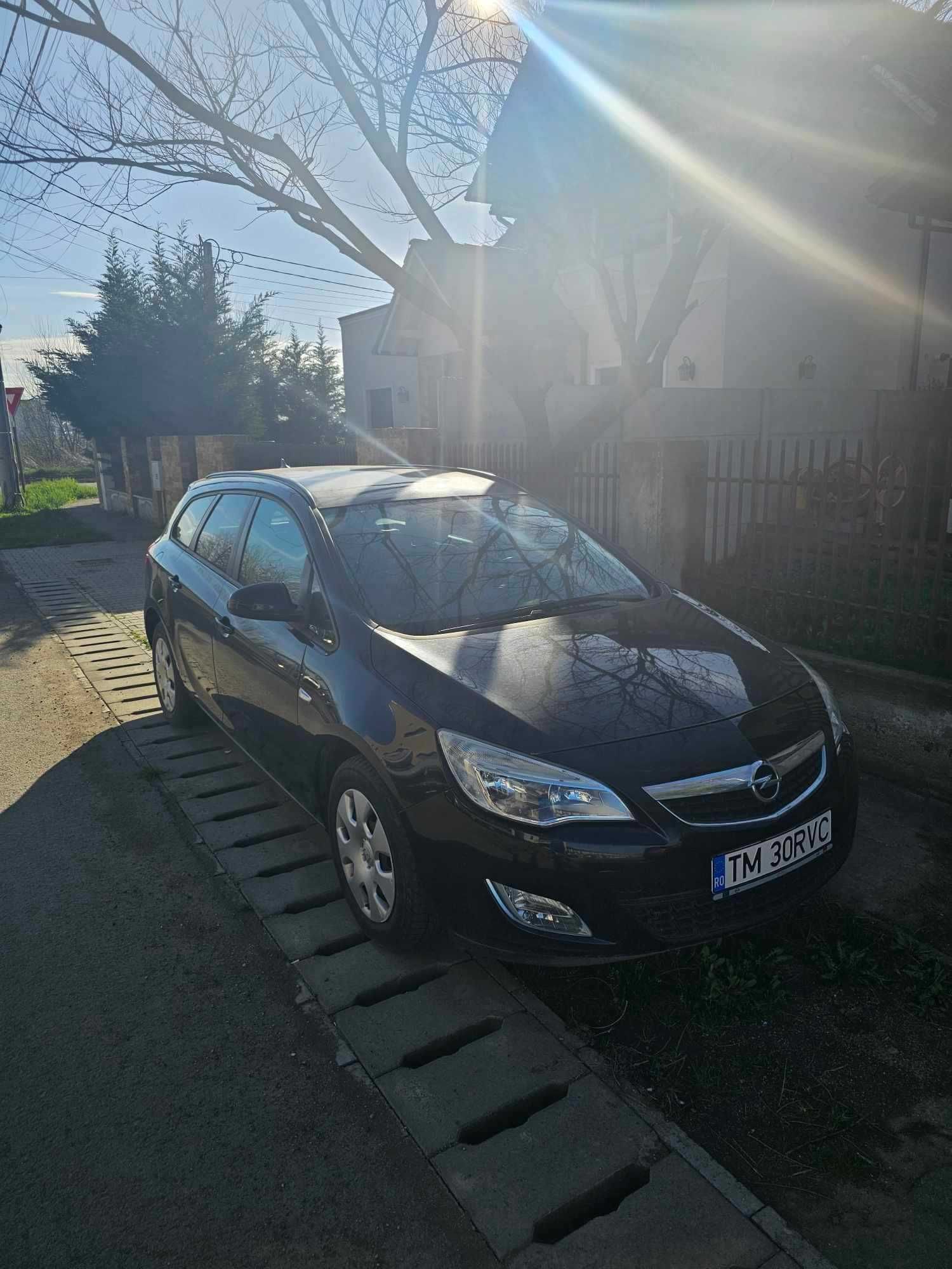 Vand Opel Astra 2011. Impecabil