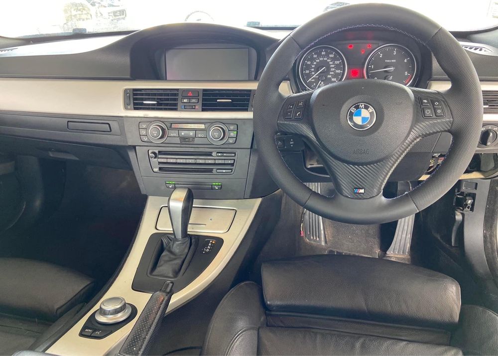 Dezmembrez BMW 335d E90 Bi-turbo 286cp,M Pack,NAVI,Jante 19 M volan M