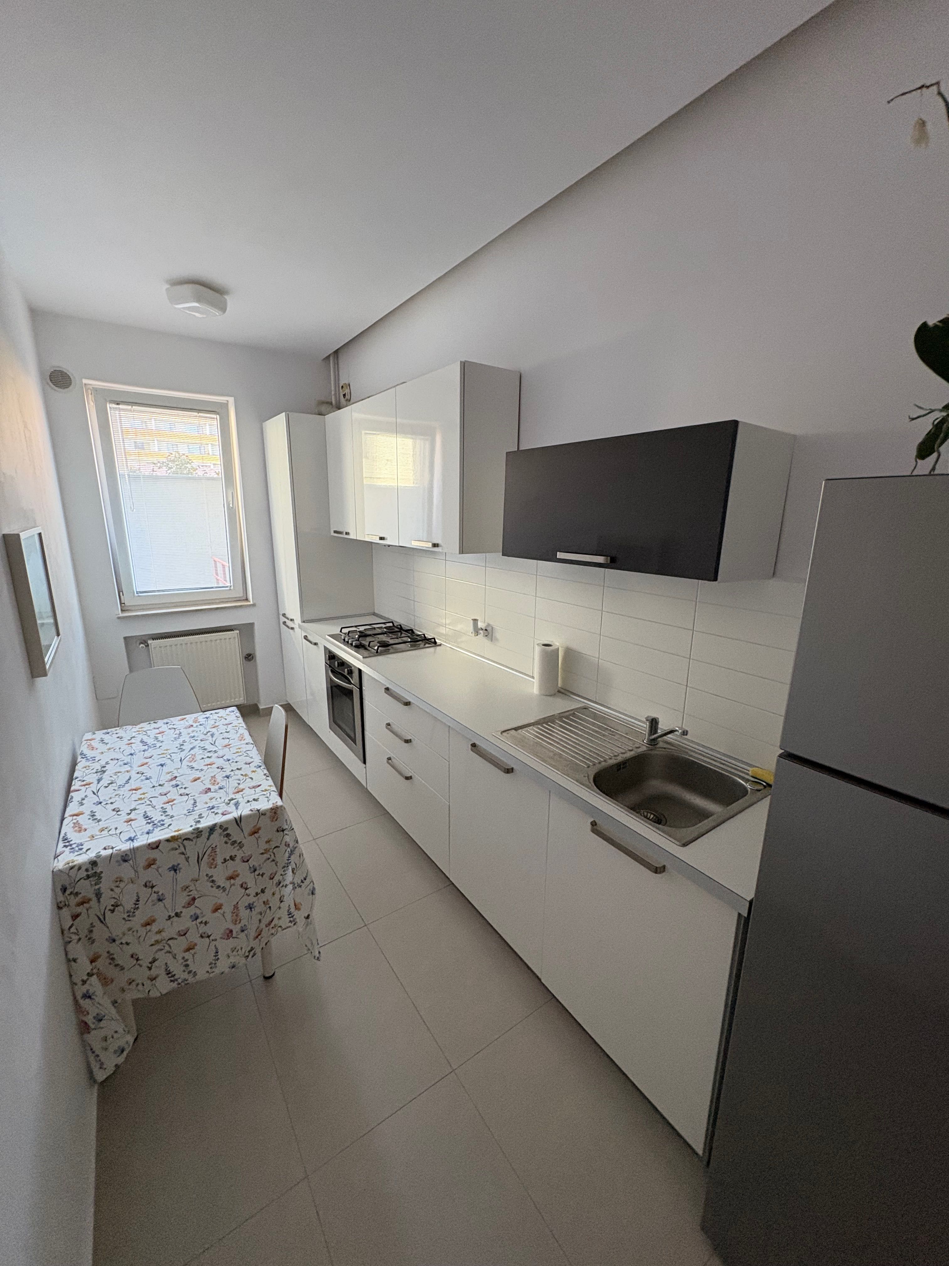 Inchiriez apartament zona Baneasa