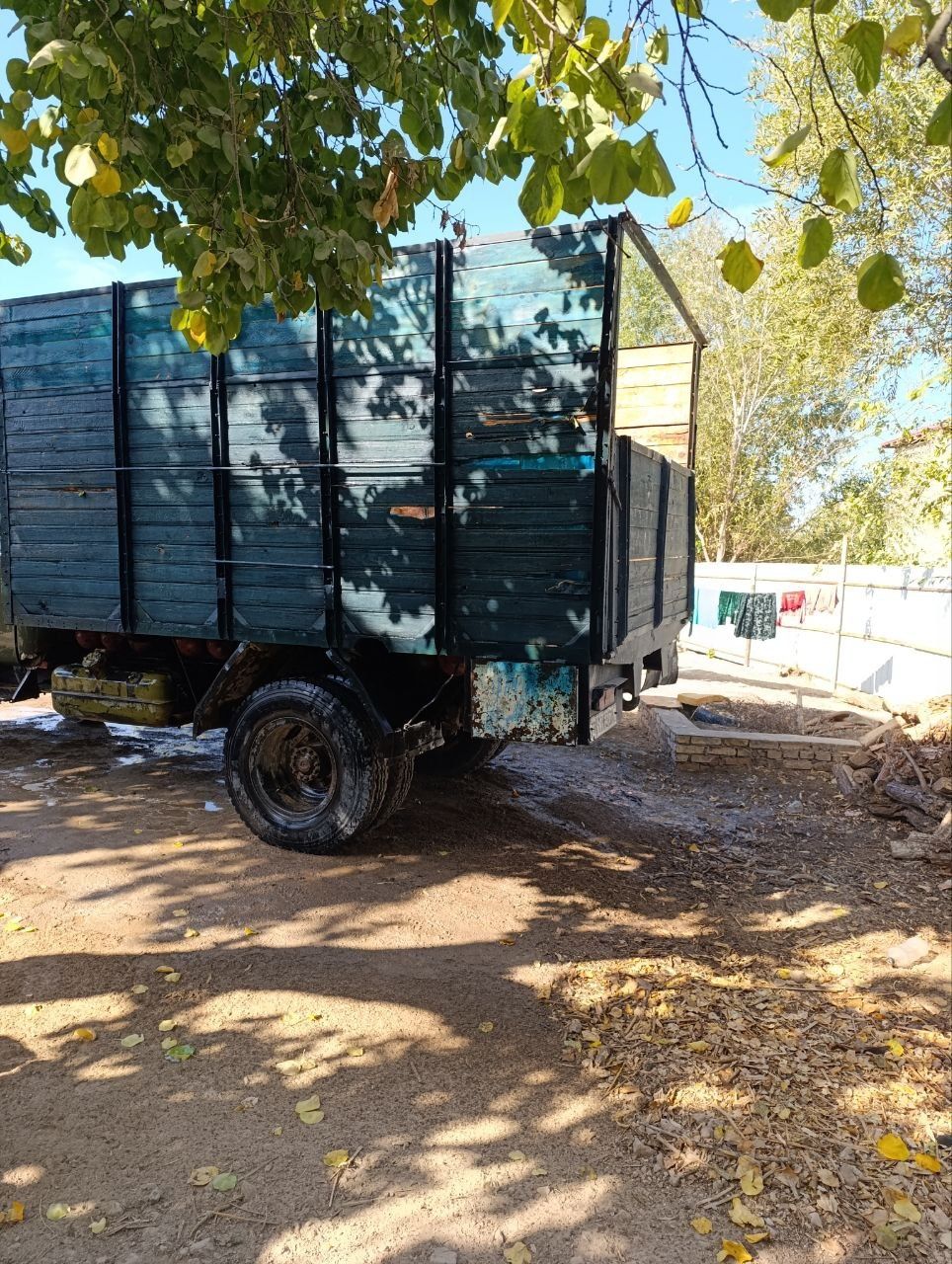 Zil moshinasi sotiladi