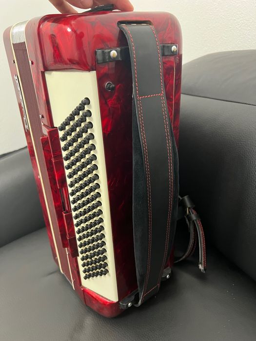 Vând acordeon Parrot