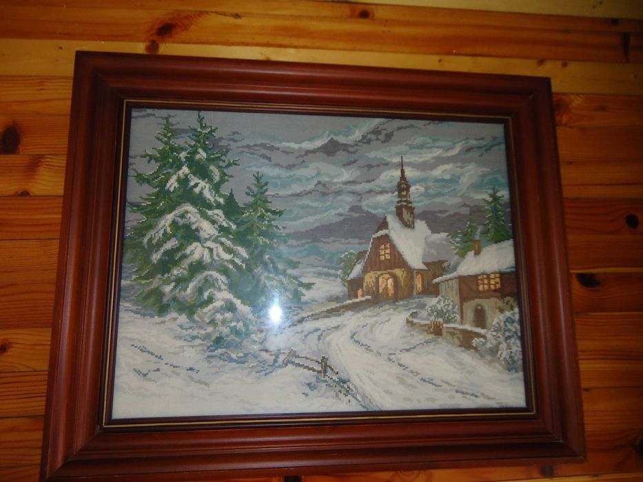 свещници .часовник,гоблени и пана за дома