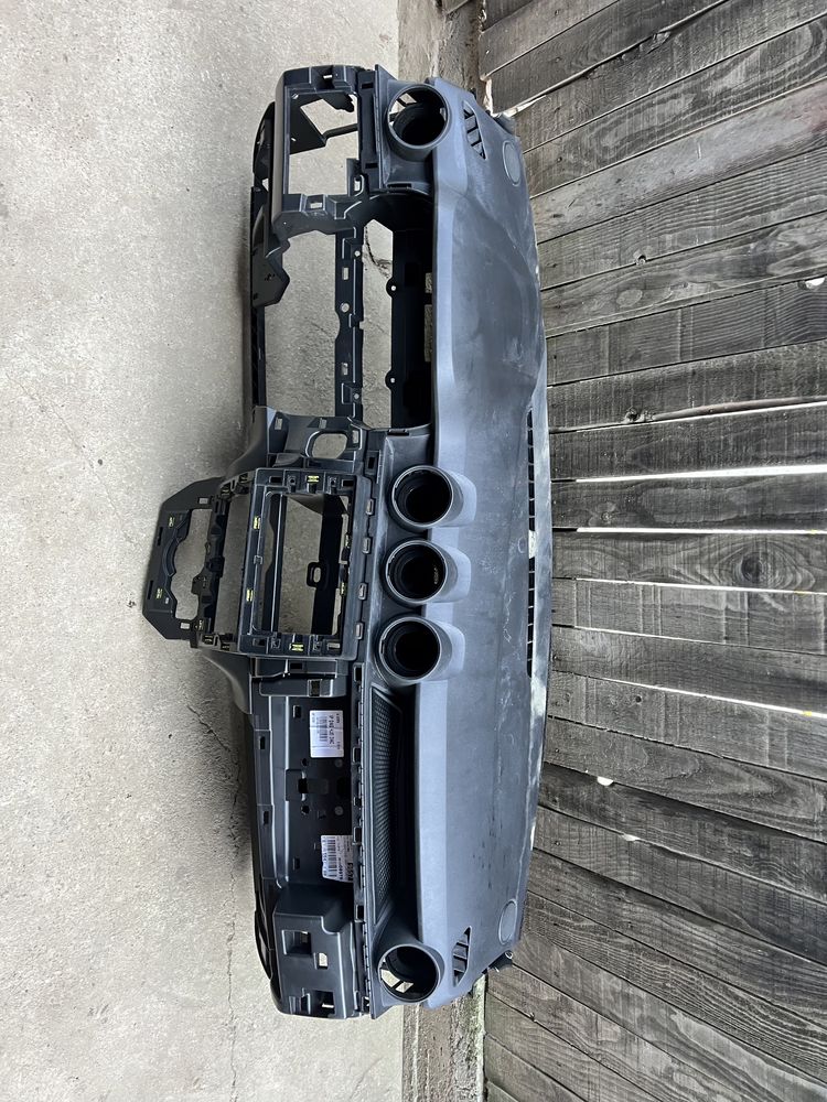 Vand bord Dacia Duster hjd cu mic defect 2018/2021