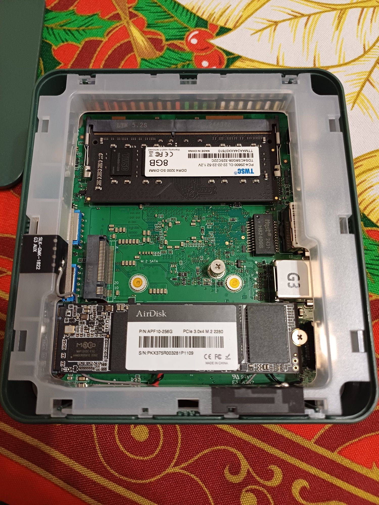 Продавам мини компютър GMKtec Nucbox G3