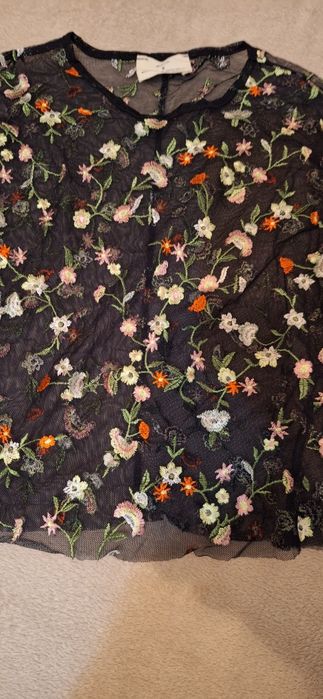 Bluza din plasa cu flori brodate manual