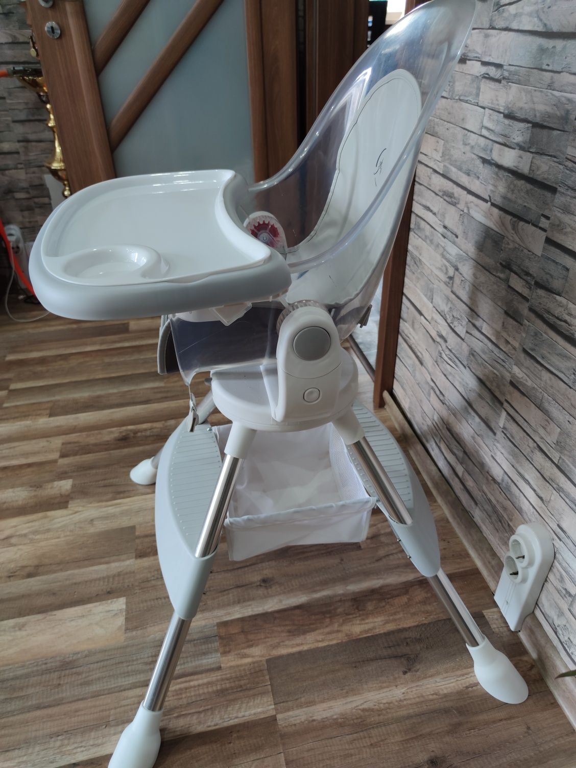 Chipolino Vision въртящо столче за хранене