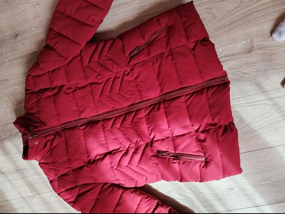 Geacă de iarnă roșie