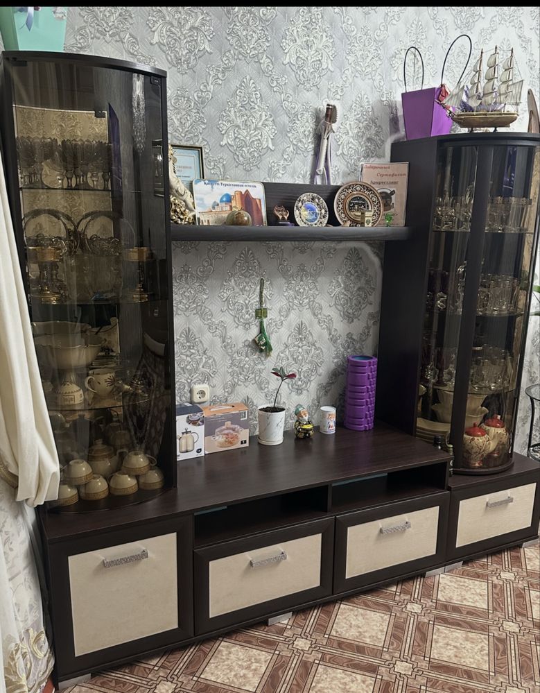 Продается стенка в хорошем состояние
