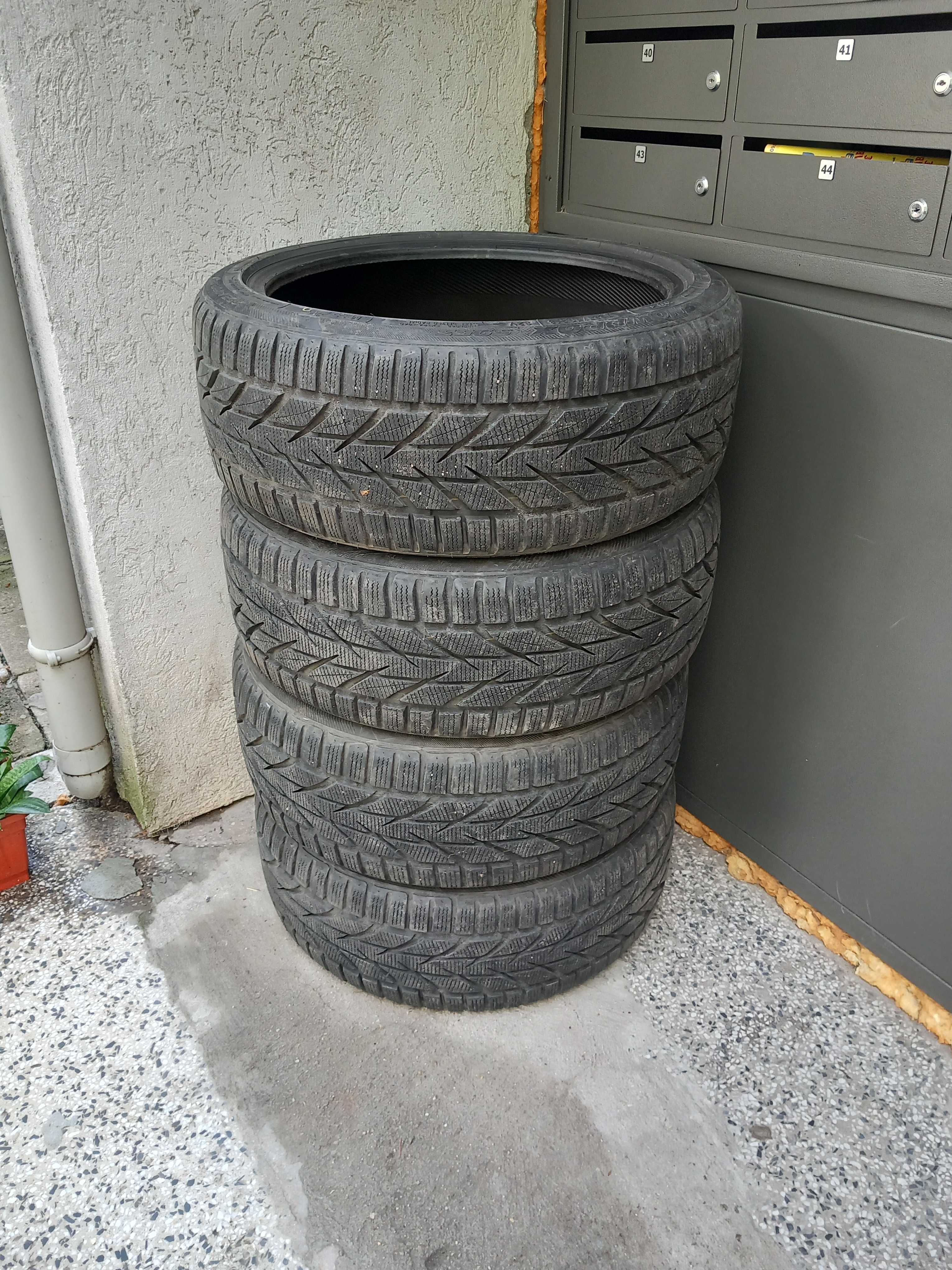 Продавам Зимни гуми Toyo