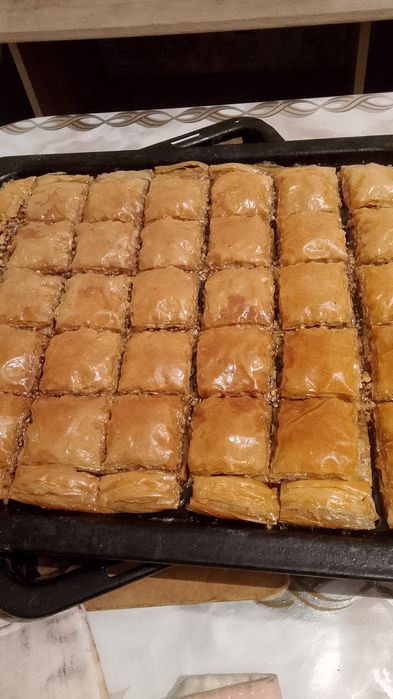 Турецкая пахлава с грецкими орехами,продаю ежедневно.