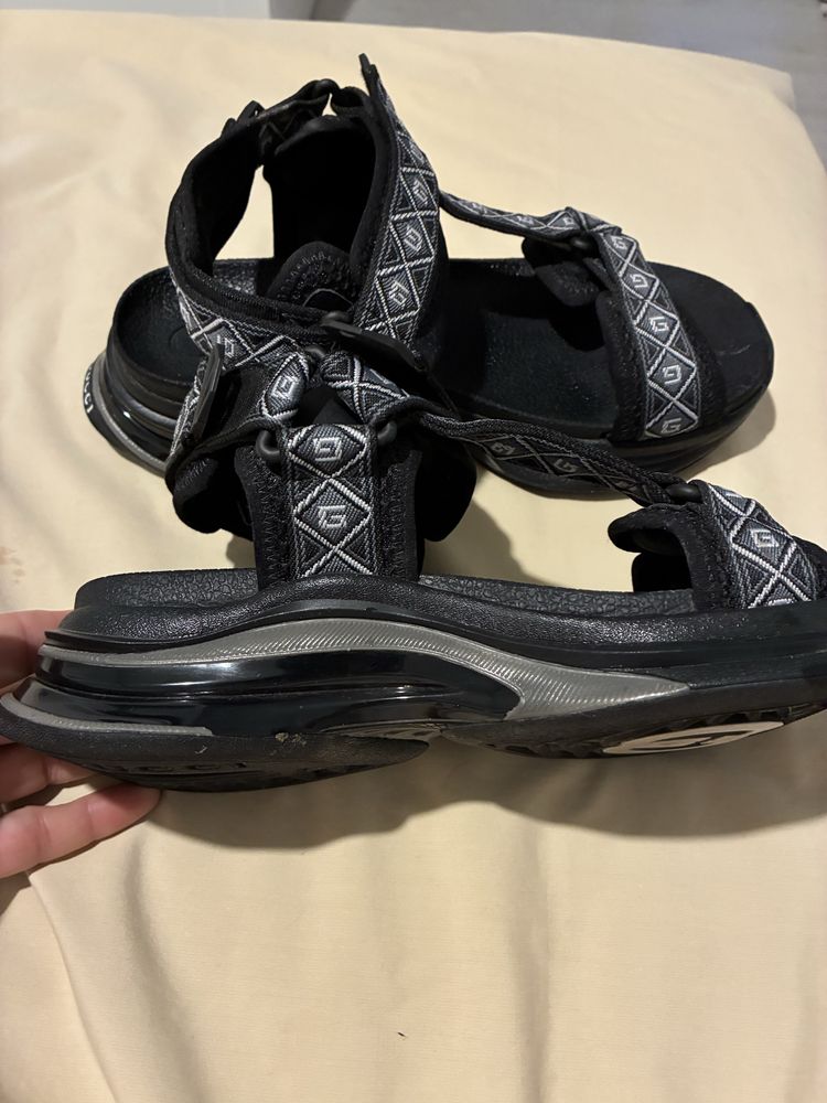 Sandale Gucci vin unui nr 39
