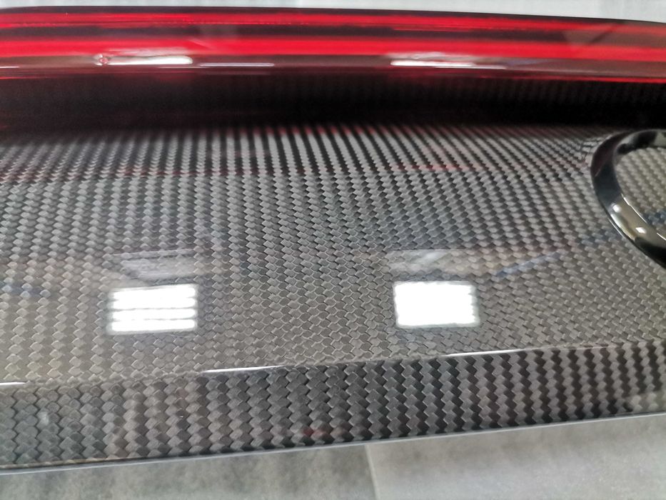 4M8945095AB Нов Carbon Централен Стоп Audi Q8 SQ8 RSQ8