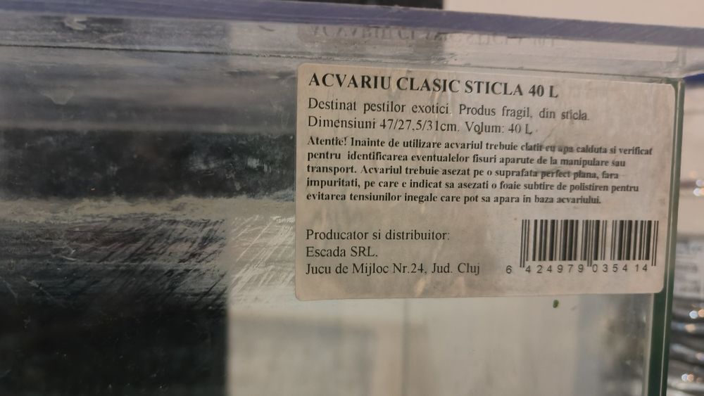 Vând acvariu capacitate 40 litri