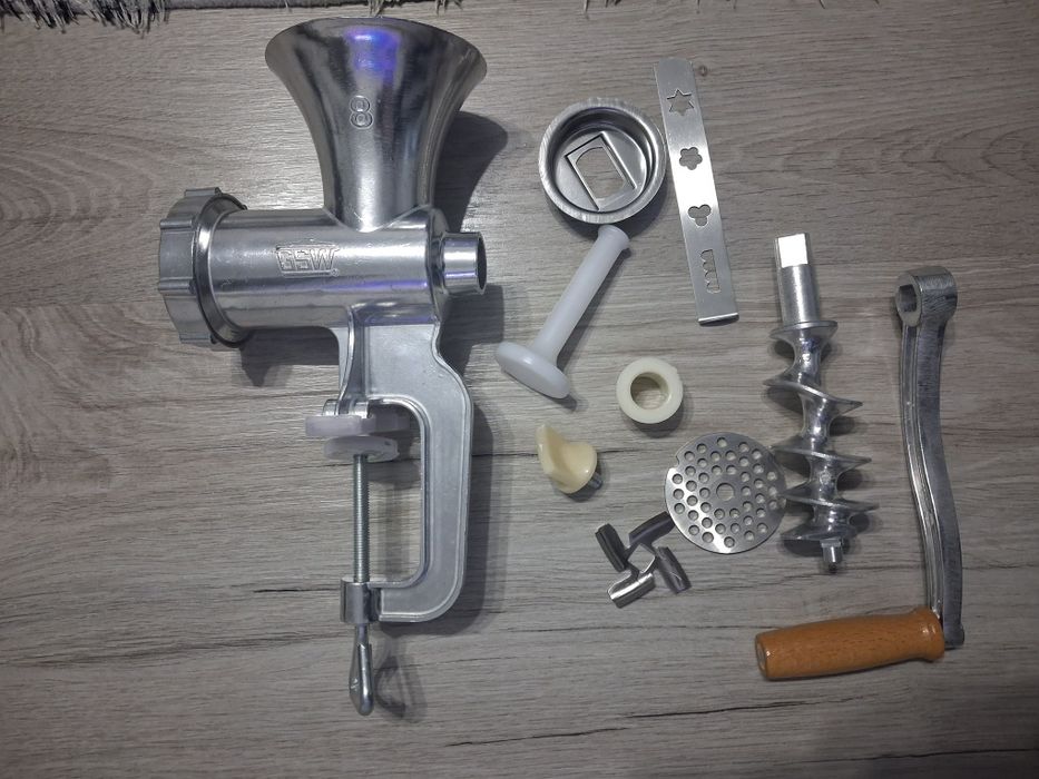 Машинка за месо и печива