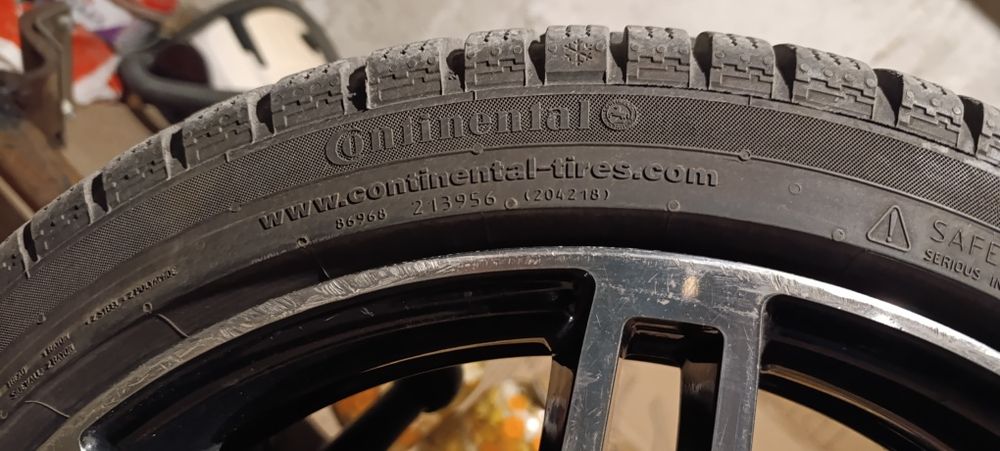 продавам гуми 225/40/18 зимни.