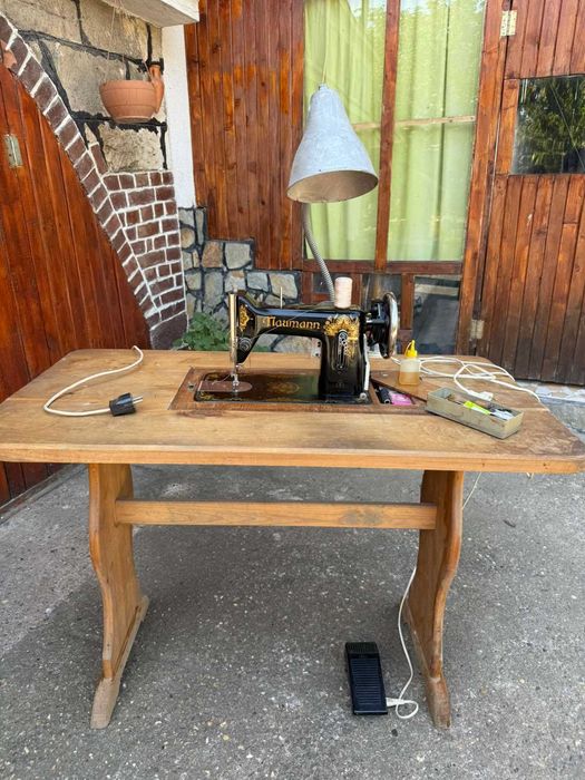 Ретро шевна машина Naumann, модернизирана на ток.