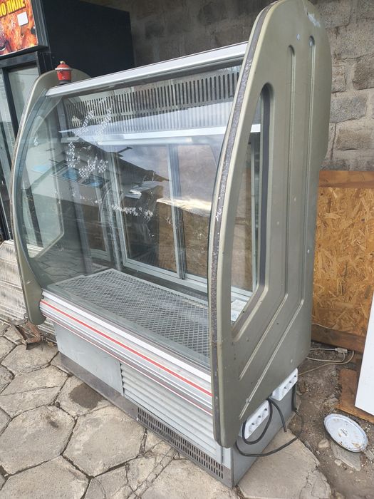 Хладилна витрина в отлично състояние