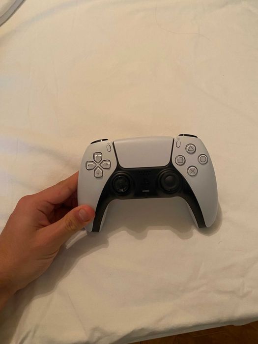 PS5 DualSense контролер – работи