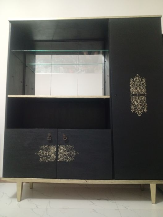 Винтажный сервант 1970-х годов