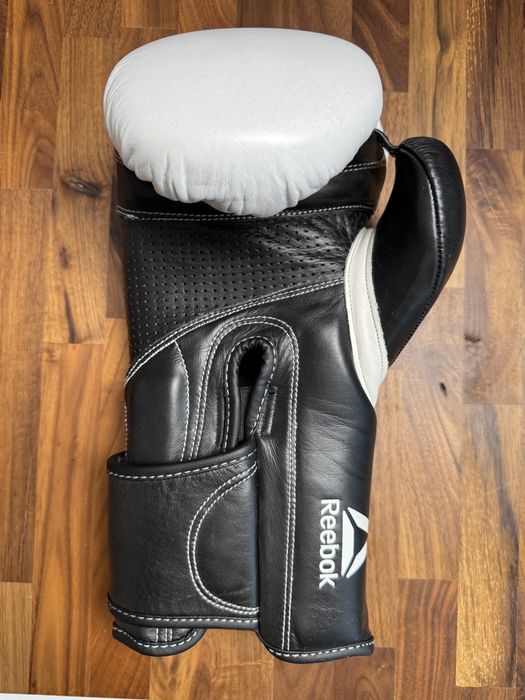 Reebok Combat Leather боксови ръкавици