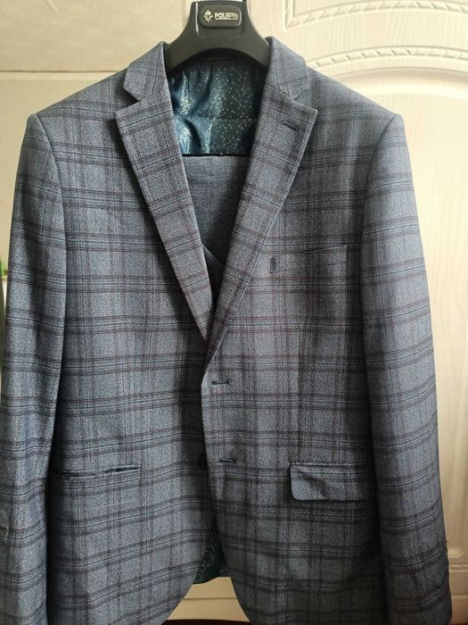 Продам мужской костюм