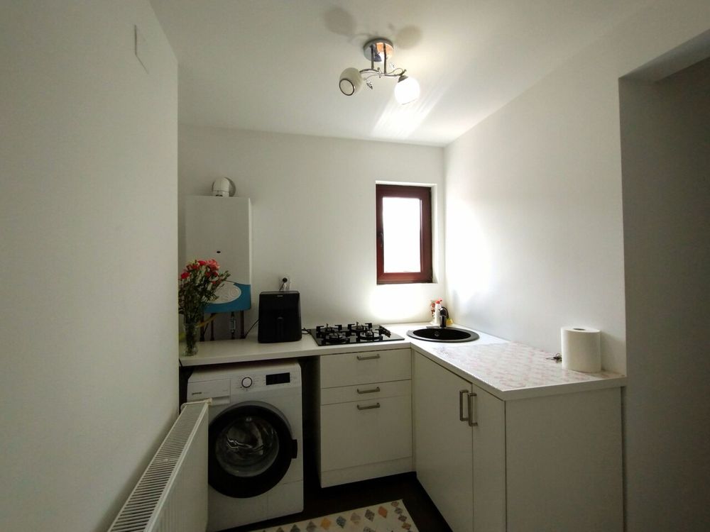 Apartament cu mansardă + 2 balcoane în vilă – gata de mutat