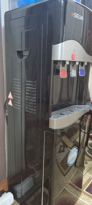 Продам кулер для воды в хорошем состояние работает отлично.